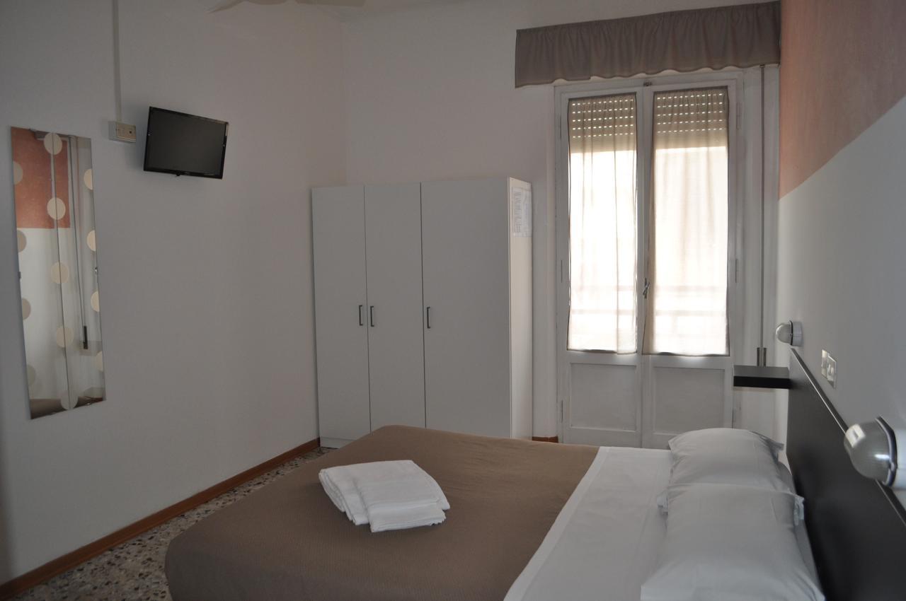 Hotel Urano Cattolica Buitenkant foto