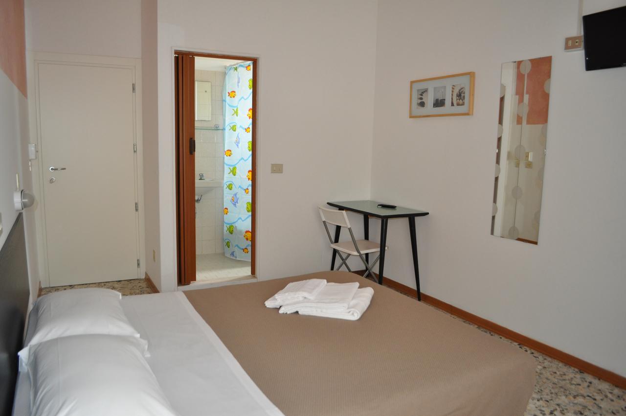 Hotel Urano Cattolica Buitenkant foto
