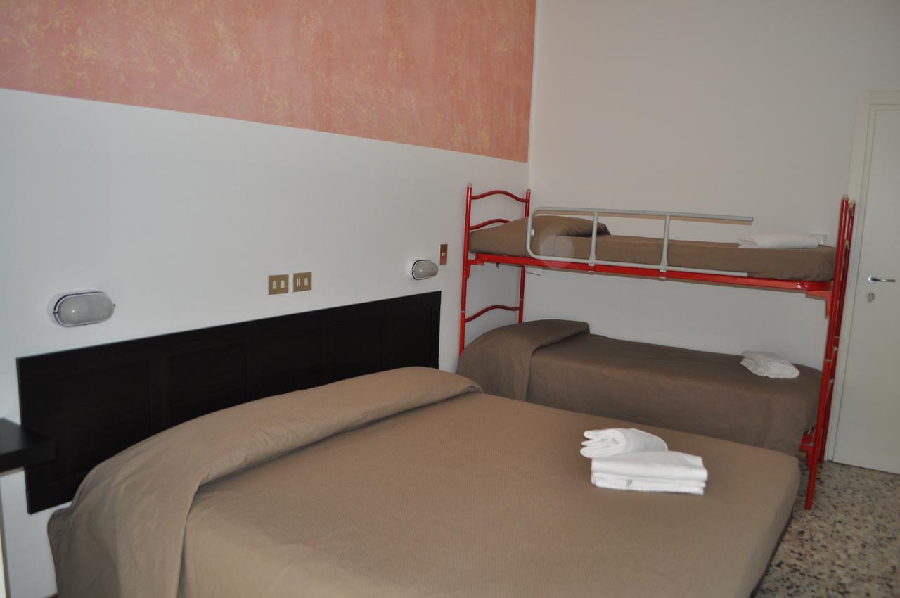 Hotel Urano Cattolica Buitenkant foto