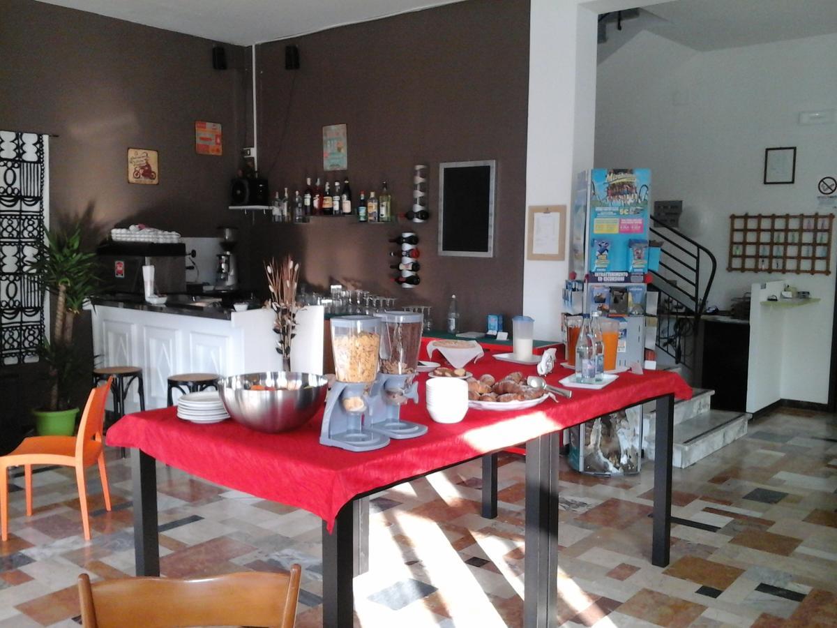 Hotel Urano Cattolica Buitenkant foto
