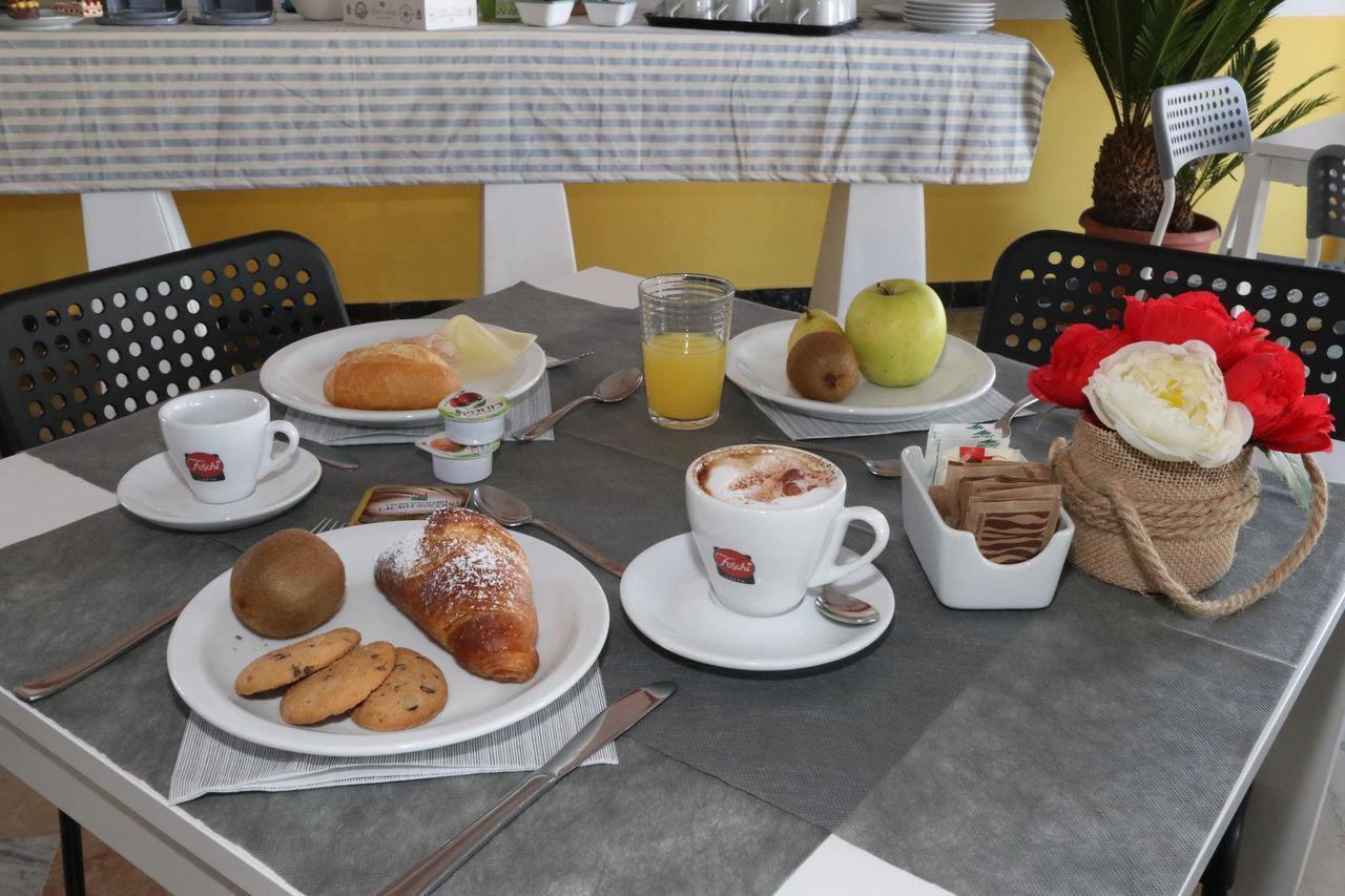 Hotel Urano Cattolica Buitenkant foto