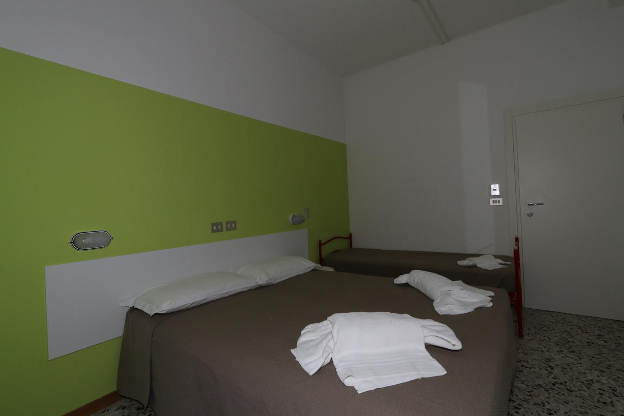Hotel Urano Cattolica Buitenkant foto