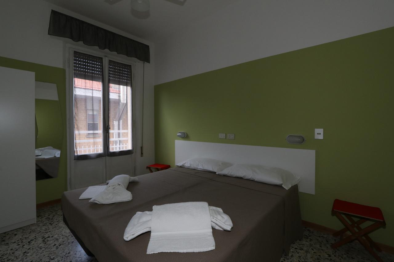 Hotel Urano Cattolica Buitenkant foto