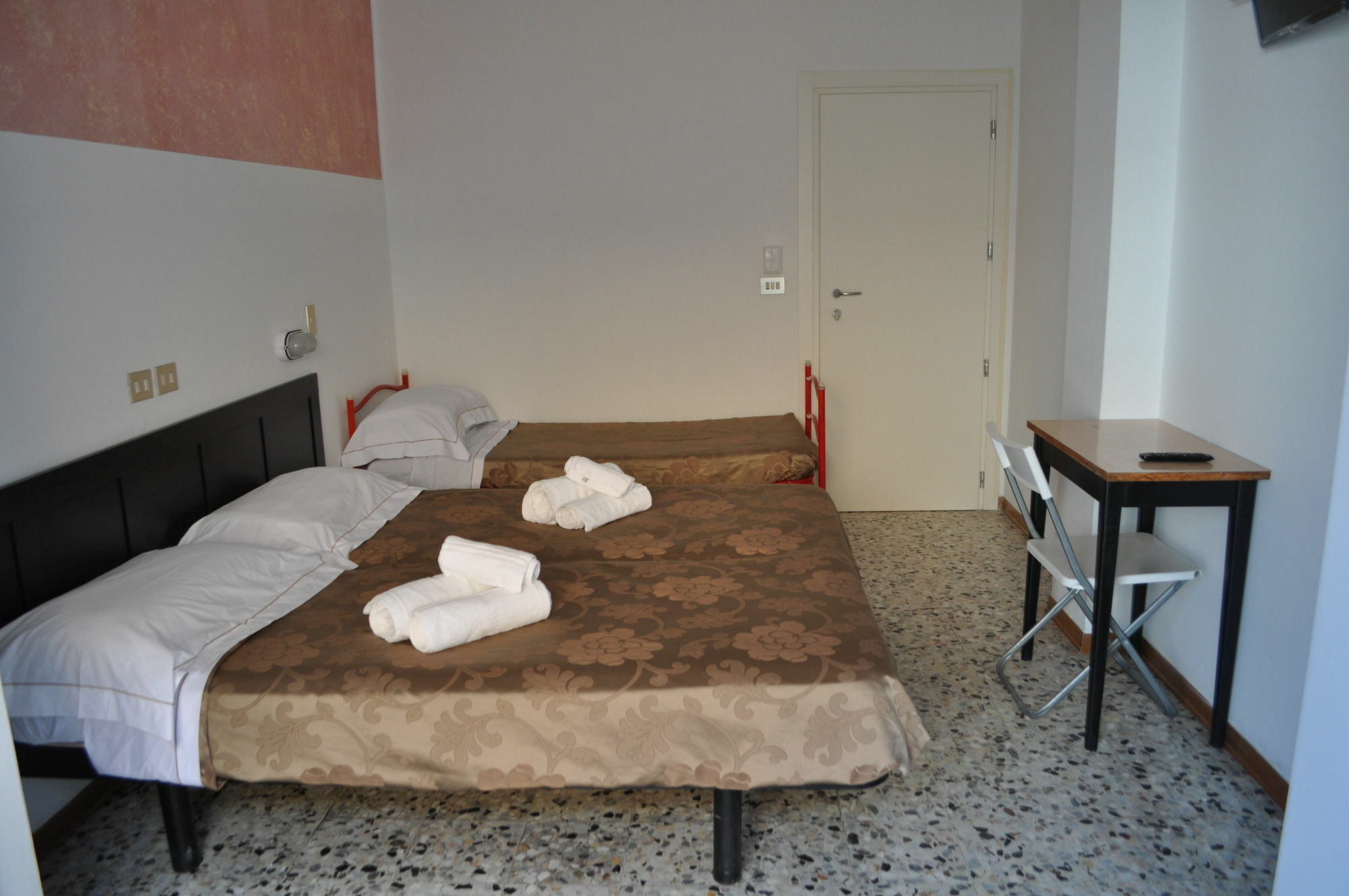 Hotel Urano Cattolica Buitenkant foto
