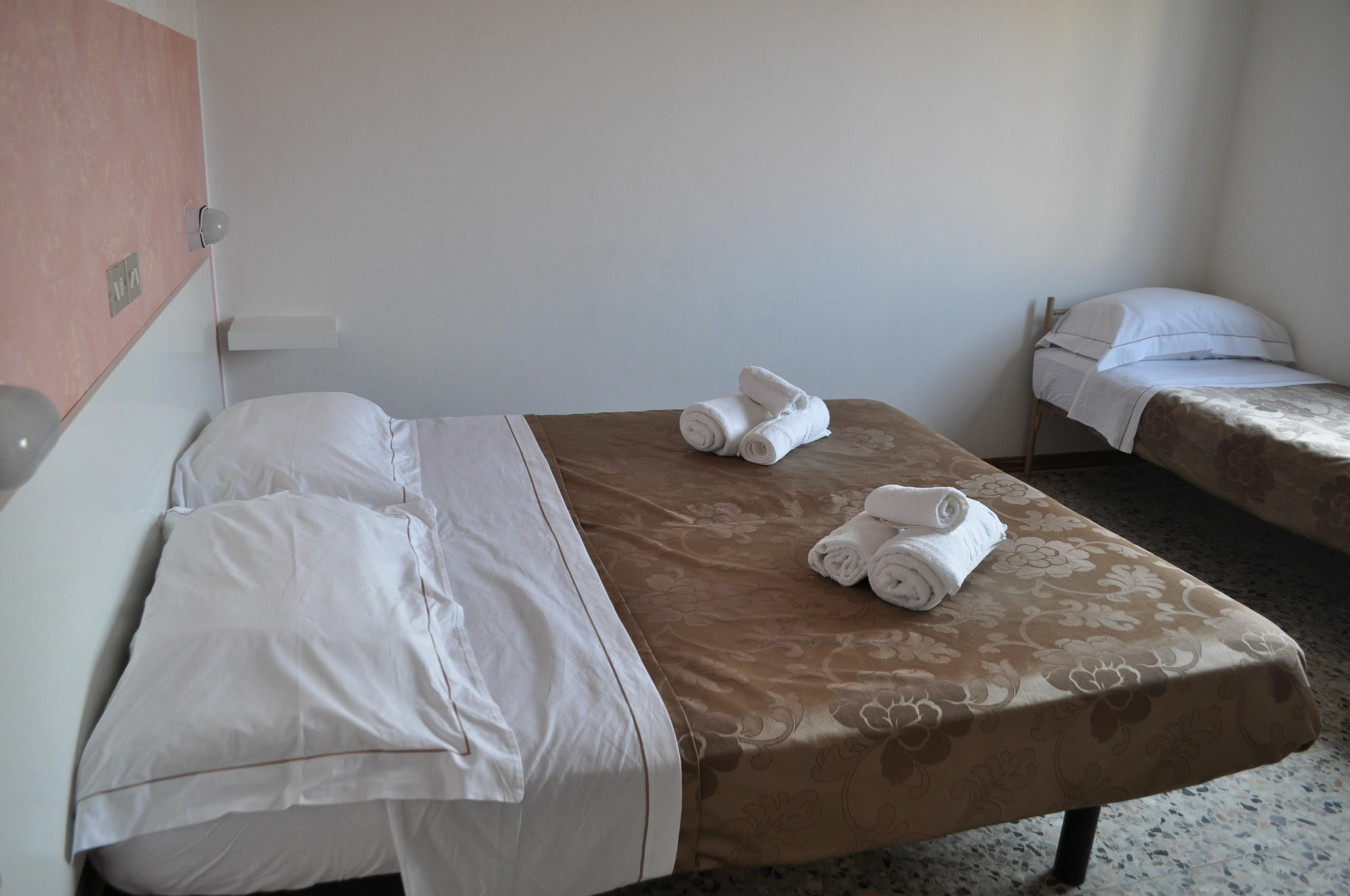 Hotel Urano Cattolica Buitenkant foto