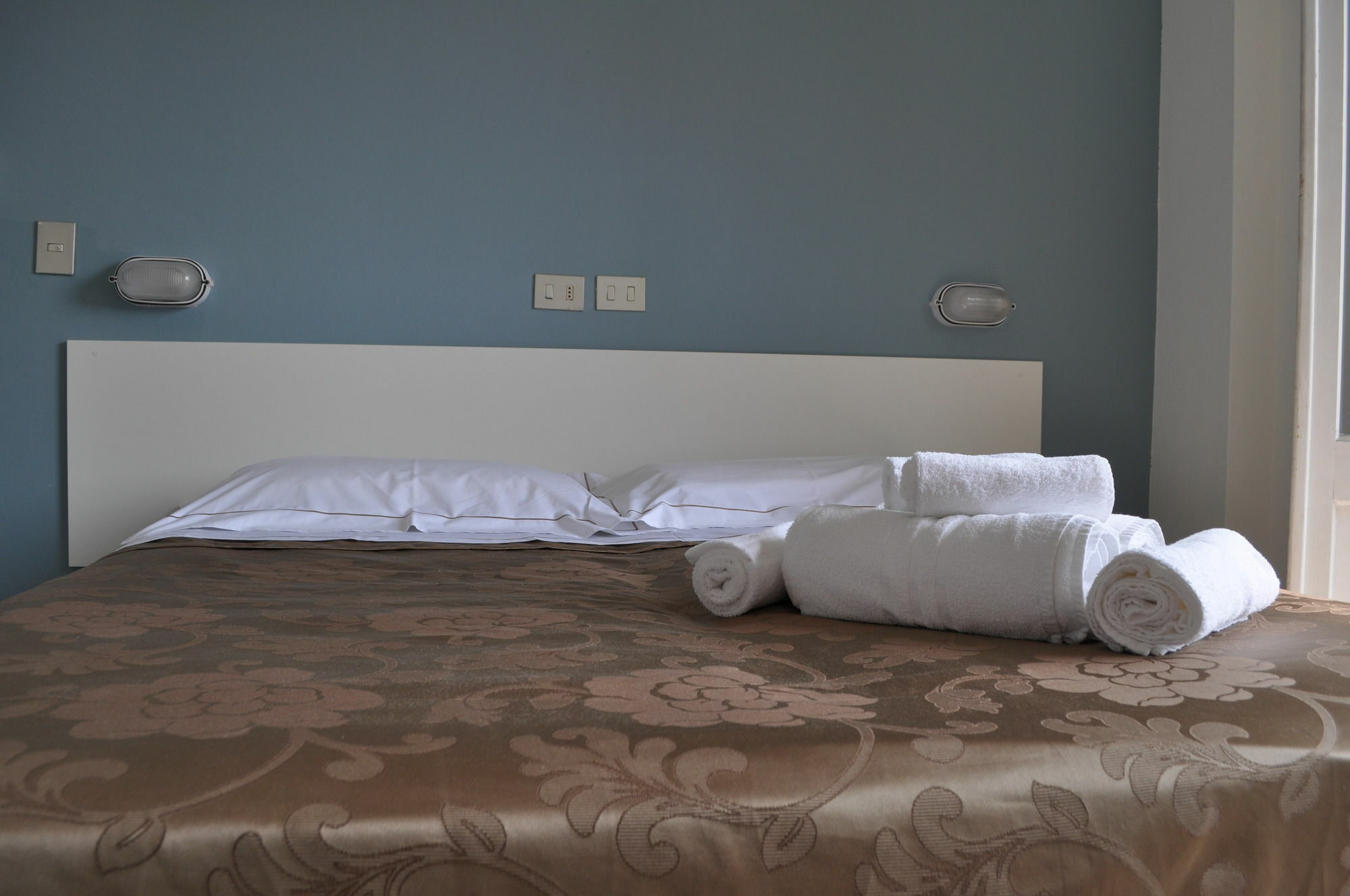 Hotel Urano Cattolica Buitenkant foto
